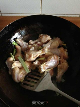 新手快速上手的美味~~~可乐鸡翅的做法步骤：2