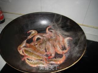 虾仁炒青瓜西芹的做法步骤：1