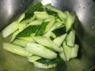 虾仁炒青瓜西芹的做法步骤：4