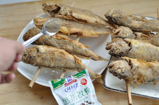 酥香小黄花鱼的做法步骤：7