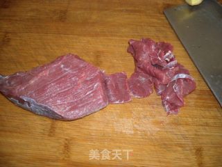 丝瓜炒牛肉的做法步骤：2