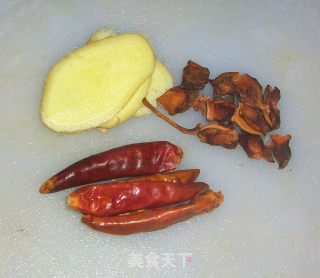 红烧猪蹄的做法步骤：2