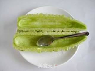 唯我独爱的蔬菜----【豆豉炒苦瓜】的做法步骤：2