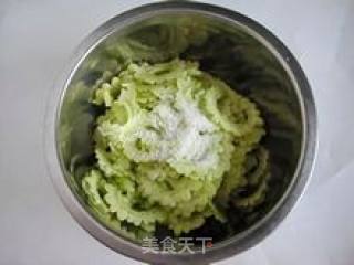 唯我独爱的蔬菜----【豆豉炒苦瓜】的做法步骤：3