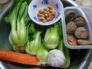 翡翠菜心的做法步骤：1