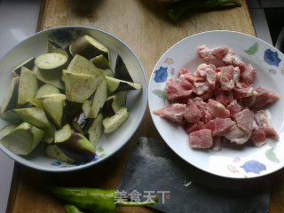 肉段烧茄子的做法步骤：1