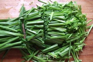 韭菜炒鸡蛋的做法步骤：2
