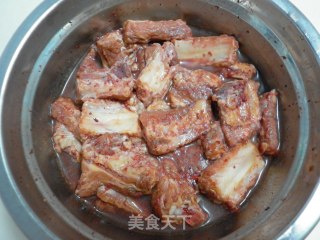 香炸糖醋排骨的做法步骤：1