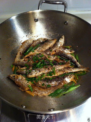 下酒又送饭的客家小菜——【豉香河鱼干】的做法步骤：6