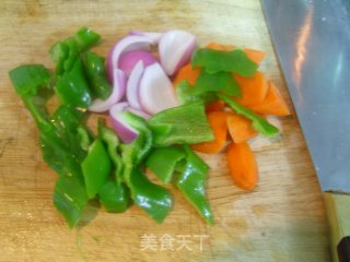 泰式青咖喱炒大头虾的做法步骤：2