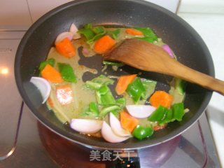泰式青咖喱炒大头虾的做法步骤：4