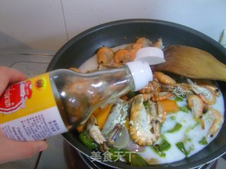 泰式青咖喱炒大头虾的做法步骤：8