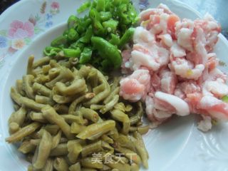 咸豆角炒肉的做法步骤：1