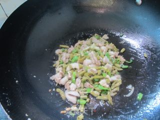 咸豆角炒肉的做法步骤：4