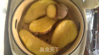 蒸（炸）红薯哈密瓜汤圆的做法步骤：1