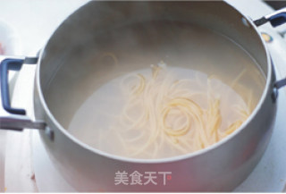 培根鲜虾意大利面——超详细步骤详解白酱意面的做法步骤：7