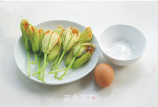 【酥炸南瓜花】不可错过的“全能蔬菜”的做法步骤：1