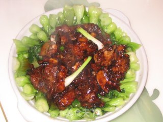 糖烧排骨的做法步骤：1