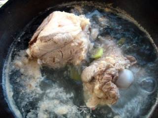 【虫草花南瓜大骨汤】的做法步骤：2