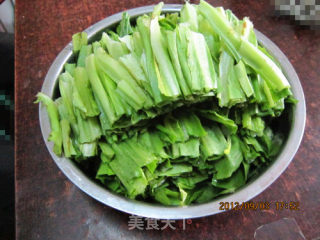 蒜香油麦菜的做法步骤：2