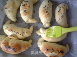黄金牛角面包的做法步骤：12