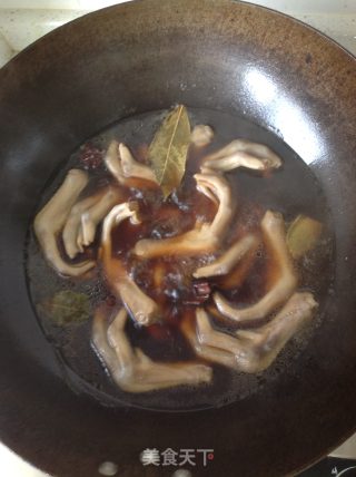 卤鸭掌的做法步骤：4