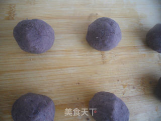 初次尝试——豆沙蛋黄月饼的做法步骤：5