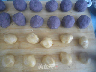 初次尝试——豆沙蛋黄月饼的做法步骤：6