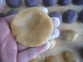 初次尝试——豆沙蛋黄月饼的做法步骤：7