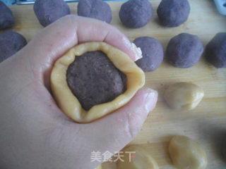初次尝试——豆沙蛋黄月饼的做法步骤：9