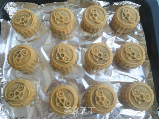 初次尝试——豆沙蛋黄月饼的做法步骤：13