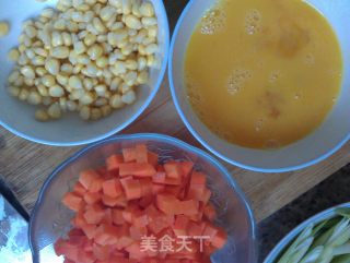 双色炒蛋花的做法步骤：1
