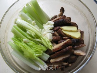 蚝油花菇焖鸡杂的做法步骤：3