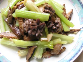 蚝油花菇焖鸡杂的做法步骤：9