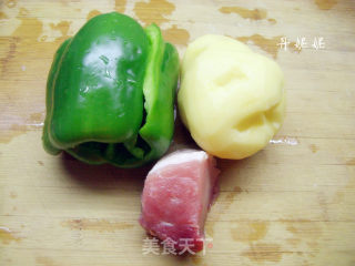 肉炒青椒土豆片的做法步骤：1