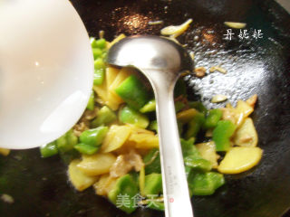 肉炒青椒土豆片的做法步骤：12