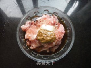 烧饼夹肉的做法步骤：3