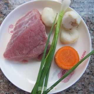 马蹄肉球汤的做法步骤：1