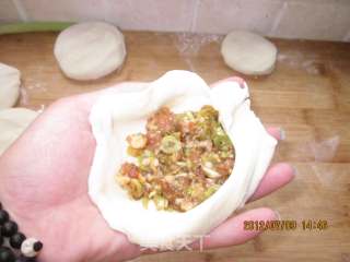 豆角菜盒子的做法步骤：3