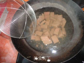 韭菜炒鸭血的做法步骤：3