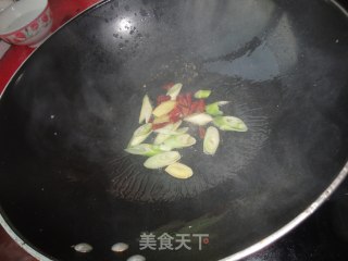 韭菜炒鸭血的做法步骤：4