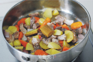 【咖喱牛腩】米饭绝配的做法步骤：5