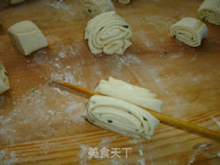 小葱花卷（基础型详细步骤）的做法步骤：10