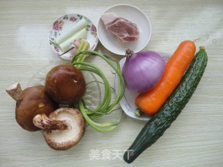 什锦炒猫耳朵的做法步骤：2