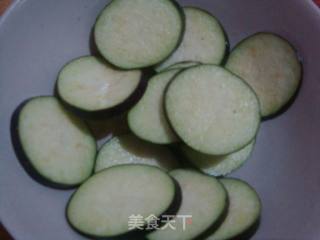 茄子虾仁披萨的做法步骤：2