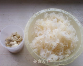 电压力锅版~银耳莲子羹的做法步骤：4
