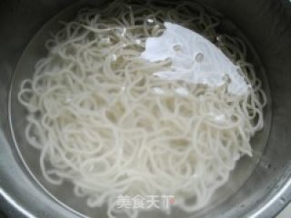 回锅肉炒拉面的做法步骤：4