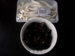 黑蒜海鲜汤的做法步骤：3