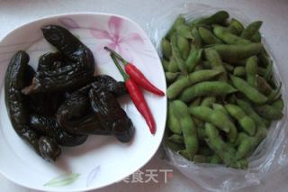 毛豆炒酱瓜的做法步骤：1