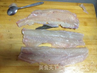 鲜鲜鱼丸汤的做法步骤：2